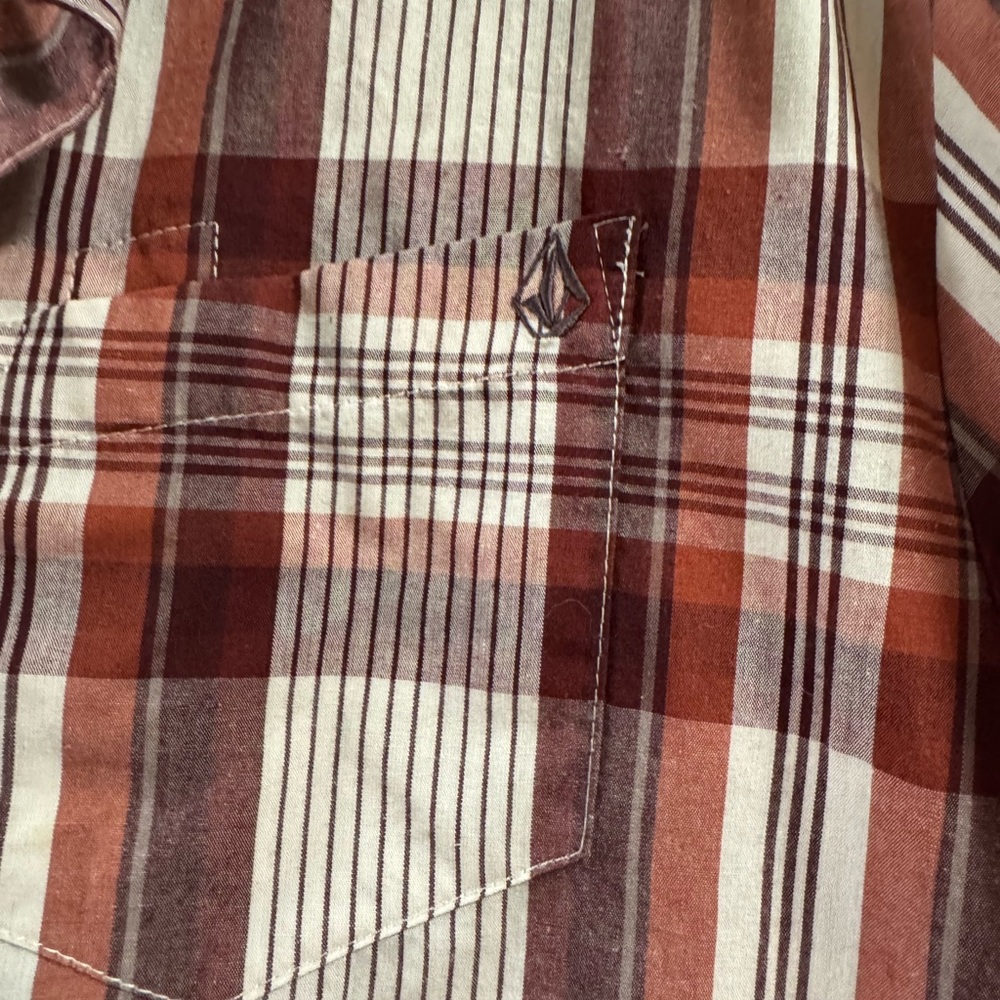 Volcom Rust, Burgundy and White Plaid Shirt XL, NWOT - Picture 4 of 4